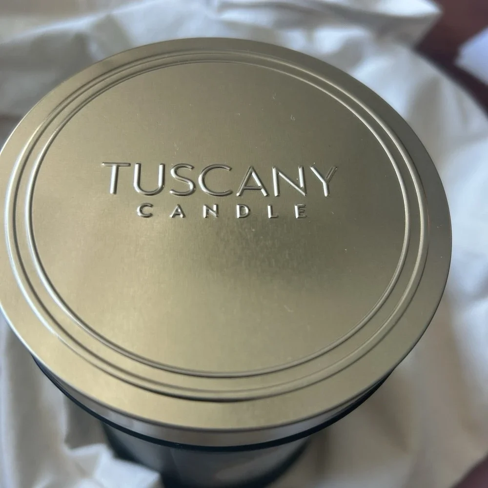 New Tuscany Scented Soy Candle with Essential Oils Holly & Hearth 18oz Christmas